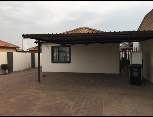2 BEDROOM PROPERTY TO RENT IN KLIPPOORTJE